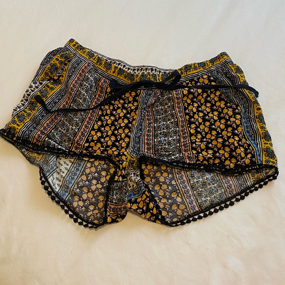 New Look Multi-Colored Shorts With Flower Detail Size Small